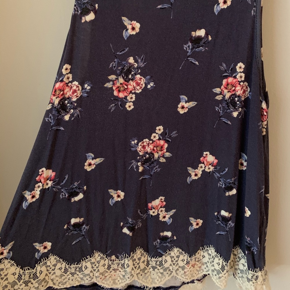 10 DOLLAR SALE ON EVERYTHING: Flower tank by Rewind